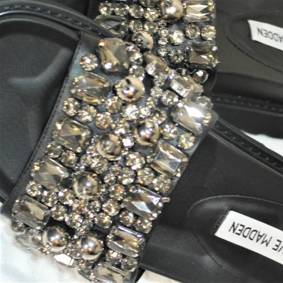 STEVE MADDEN "Pebbles" Jeweled Sandals-SZ. 6-NWOT - Picture 1 of 7
